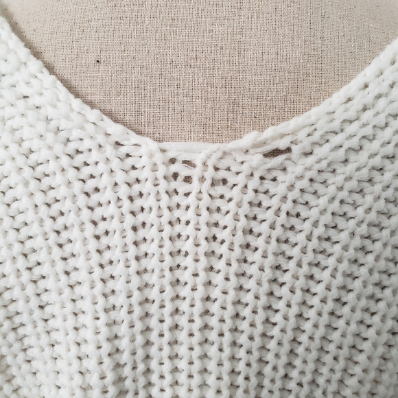 Cream chunky knit v-neck sweater - Picture 4 of 4